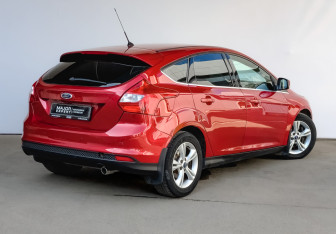 Подержанный автомобиль Ford Focus Hatchback 2012 года (5 фото)
