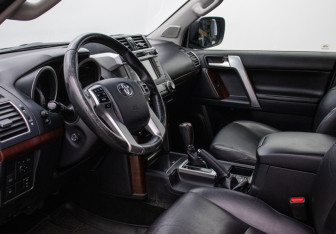 Подержанный автомобиль Toyota Land Cruiser Prado 2014 года (10 фото)