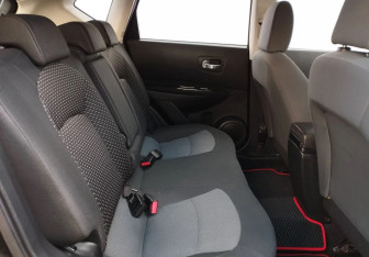Подержанный автомобиль Nissan Qashqai 2013 года (11 фото)