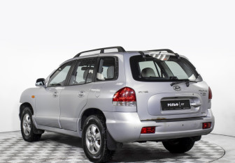 Подержанный автомобиль Hyundai Santa Fe 2010 года (4 фото)