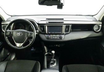 Подержанный автомобиль Toyota RAV4 2015 года (6 фото)