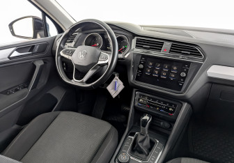 Подержанный автомобиль Volkswagen Tiguan 2021 года (29 фото)