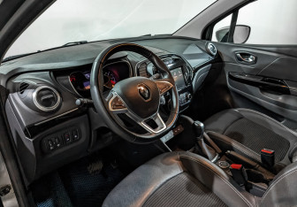 Подержанный автомобиль Renault Kaptur 2021 года (13 фото)