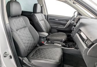 Подержанный автомобиль Mitsubishi Outlander 2022 года (23 фото)