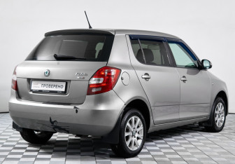 Подержанный автомобиль Skoda Fabia Hatchback 2011 года (5 фото)