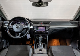 Подержанный автомобиль Skoda Superb Liftback 2017 года (14 фото)