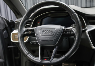 Подержанный автомобиль Audi A7 2018 года (17 фото)