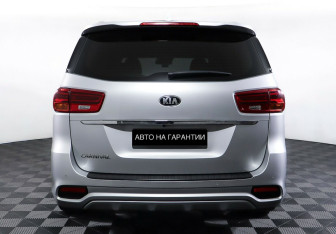 Подержанный автомобиль Kia Carnival 2019 года (6 фото)