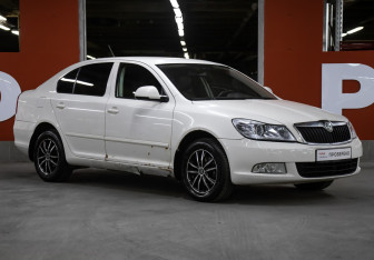 Подержанный автомобиль Skoda Octavia Liftback 2013 года (3 фото)