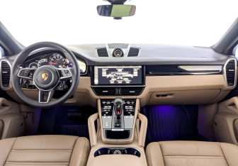 Подержанный автомобиль Porsche Cayenne 2021 года (14 фото)