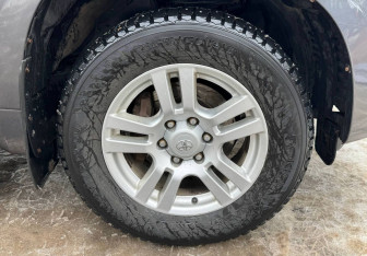 Подержанный автомобиль Toyota Land Cruiser Prado 2013 года (13 фото)