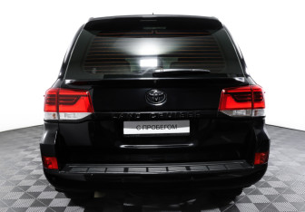 Подержанный автомобиль Toyota Land Cruiser Suv 2018 года (6 фото)