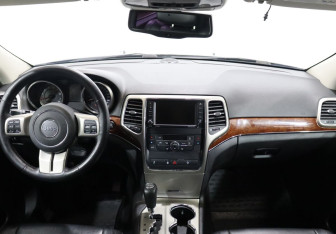 Подержанный автомобиль Jeep Grand Cherokee 2012 года (14 фото)