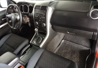 Подержанный автомобиль Suzuki Grand Vitara 2012 года (10 фото)