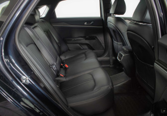 Подержанный автомобиль Kia K5 2021 года (10 фото)