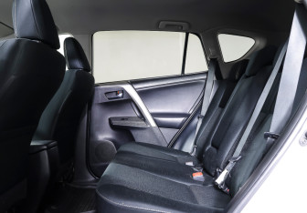 Подержанный автомобиль Toyota RAV4 2013 года (12 фото)