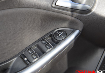 Подержанный автомобиль Ford Focus Hatchback 2012 года (19 фото)