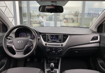 Подержанный автомобиль Hyundai Solaris Sedan 2017 года (11 фото)