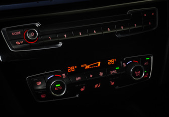 Подержанный автомобиль BMW X1 2020 года (18 фото)