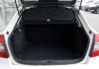 Подержанный автомобиль Skoda Octavia Liftback 2012 года (6 фото)