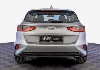 Подержанный автомобиль Kia Ceed Hatchback 2019 года (6 фото)