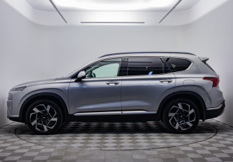 Подержанный автомобиль Hyundai Santa Fe 2023 года (2 фото)