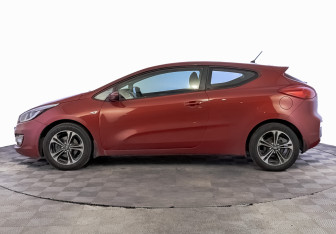 Подержанный автомобиль Kia Ceed Hatchback 2014 года (8 фото)