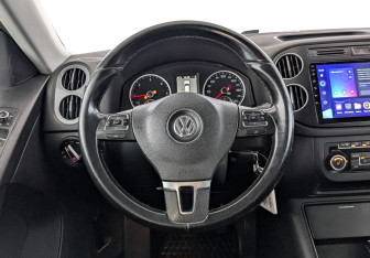 Подержанный автомобиль Volkswagen Tiguan 2012 года (22 фото)