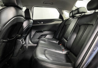 Подержанный автомобиль Kia K5 2021 года (10 фото)