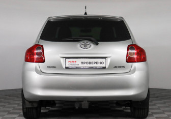 Подержанный автомобиль Toyota Auris Hatchback 2008 года (6 фото)