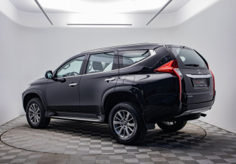 Подержанный автомобиль Mitsubishi Pajero Sport 2019 года (7 фото)