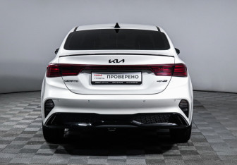 Подержанный автомобиль Kia Cerato Sedan 2022 года (6 фото)
