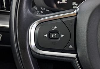 Подержанный автомобиль Volvo XC60 2019 года (28 фото)