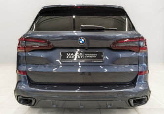 Подержанный автомобиль BMW X5 2020 года (6 фото)