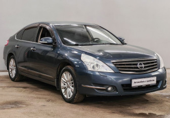 Подержанный автомобиль Nissan Teana 2012 года (3 фото)