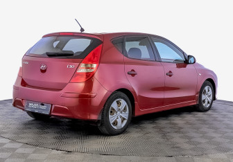 Подержанный автомобиль Hyundai i30 Hatchback 2011 года (5 фото)
