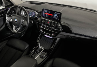 Подержанный автомобиль BMW X3 2018 года (16 фото)