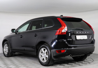 Подержанный автомобиль Volvo XC60 2012 года (6 фото)