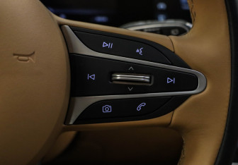 Подержанный автомобиль Voyah Dream 2023 года (13 фото)