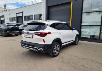 Подержанный автомобиль Kia Seltos 2020 года (8 фото)