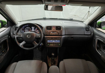 Подержанный автомобиль Skoda Fabia Hatchback 2013 года (11 фото)