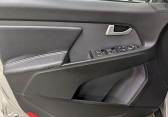 Подержанный автомобиль Kia Sportage 2012 года (11 фото)