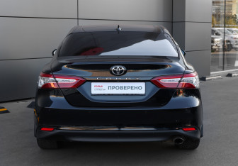 Подержанный автомобиль Toyota Camry Sedan 2021 года (6 фото)