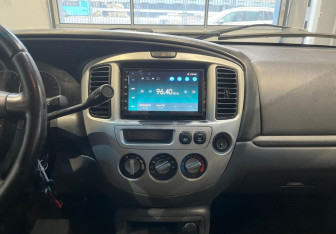 Подержанный автомобиль Mazda Tribute 2003 года (13 фото)