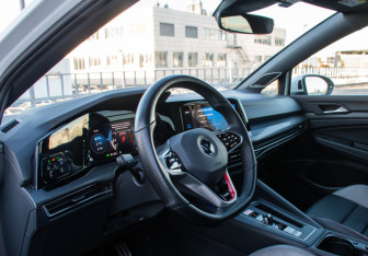 Подержанный автомобиль Volkswagen Golf GTI Hatchback 2021 года (9 фото)