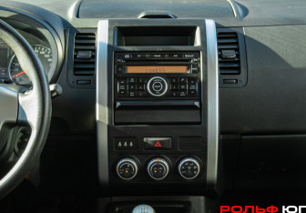 Подержанный автомобиль Nissan X-Trail 2012 года (12 фото)