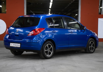 Подержанный автомобиль Nissan Tiida Hatchback 2007 года (5 фото)