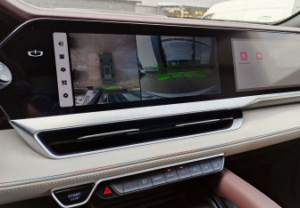 Подержанный автомобиль Geely Monjaro 2023 года (19 фото)