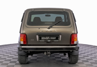 Подержанный автомобиль LADA (ВАЗ) 2121 (4x4) 2017 года (6 фото)