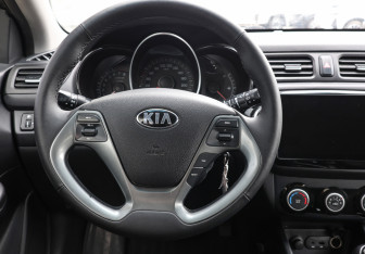 Подержанный автомобиль Kia Rio Hatchback 2016 года (17 фото)